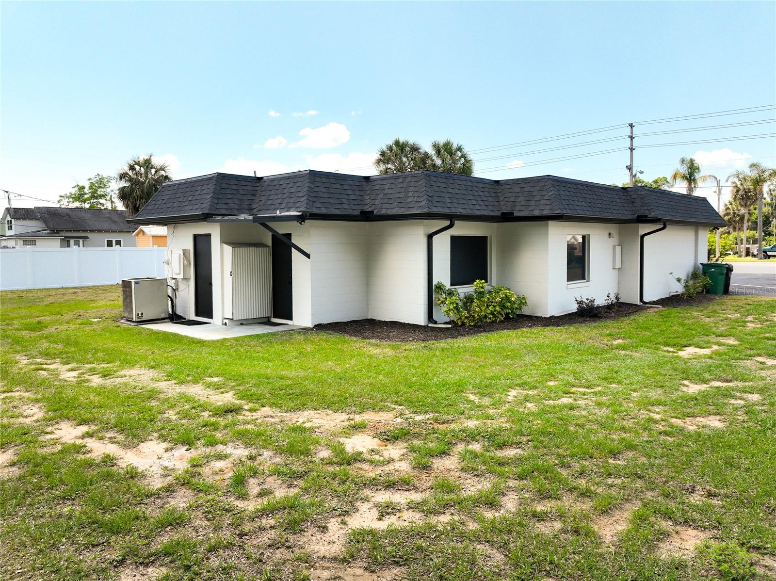 285 S CENTRAL AVE, UMATILLA, FL, 32784