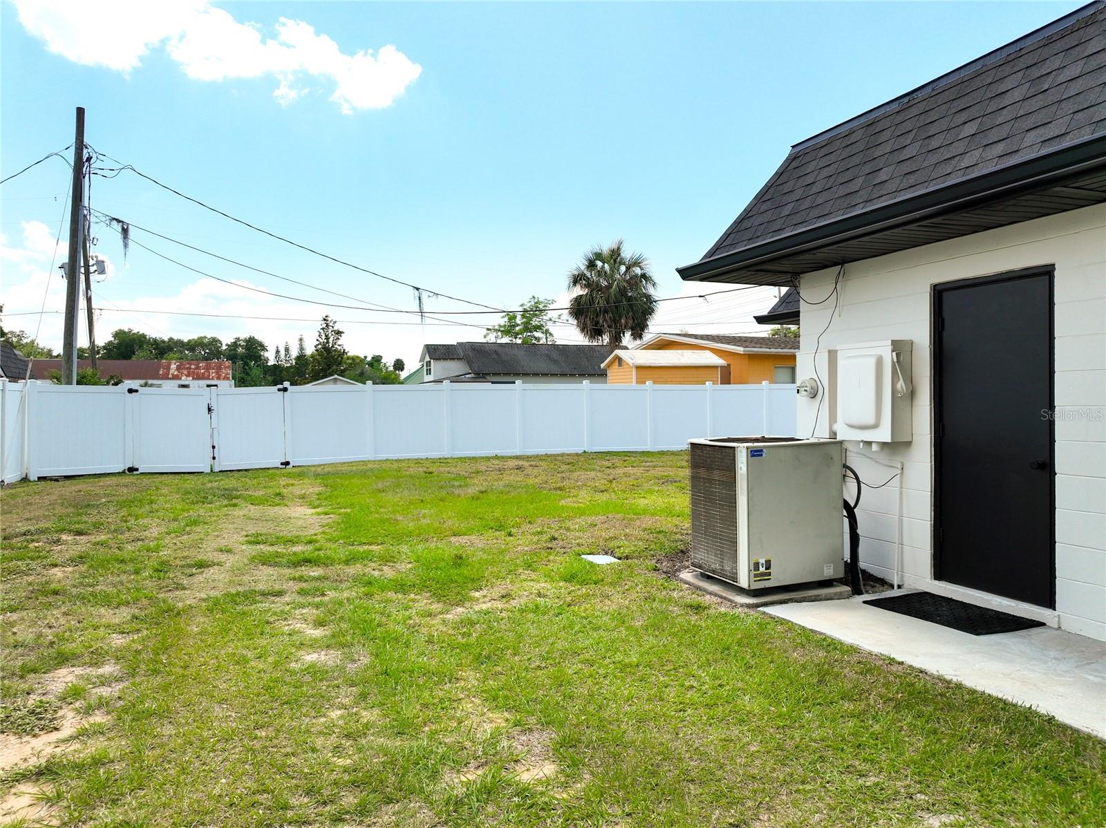 285 S CENTRAL AVE, UMATILLA, FL, 32784