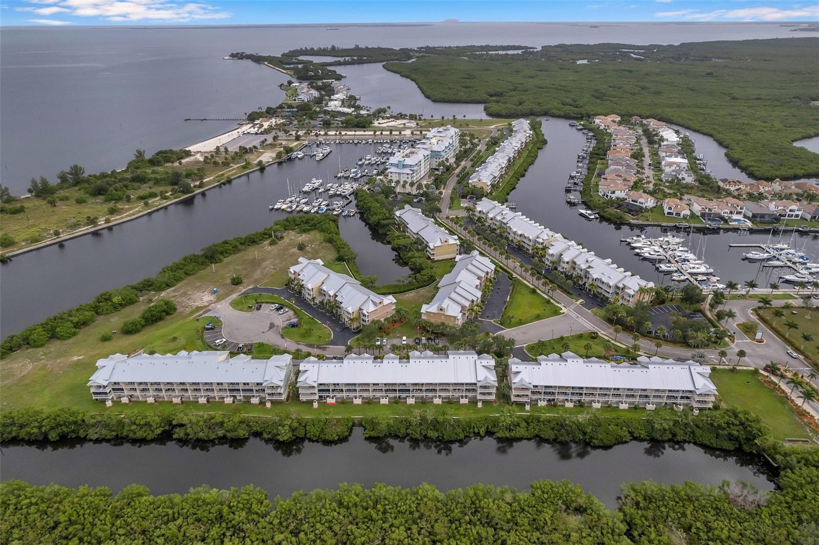 3257 MANGROVE POINT DR, RUSKIN, FL, 33570