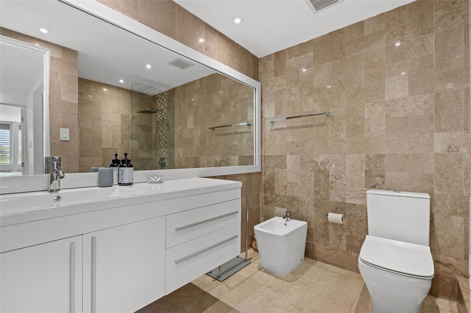 PR9105805 Property Photo