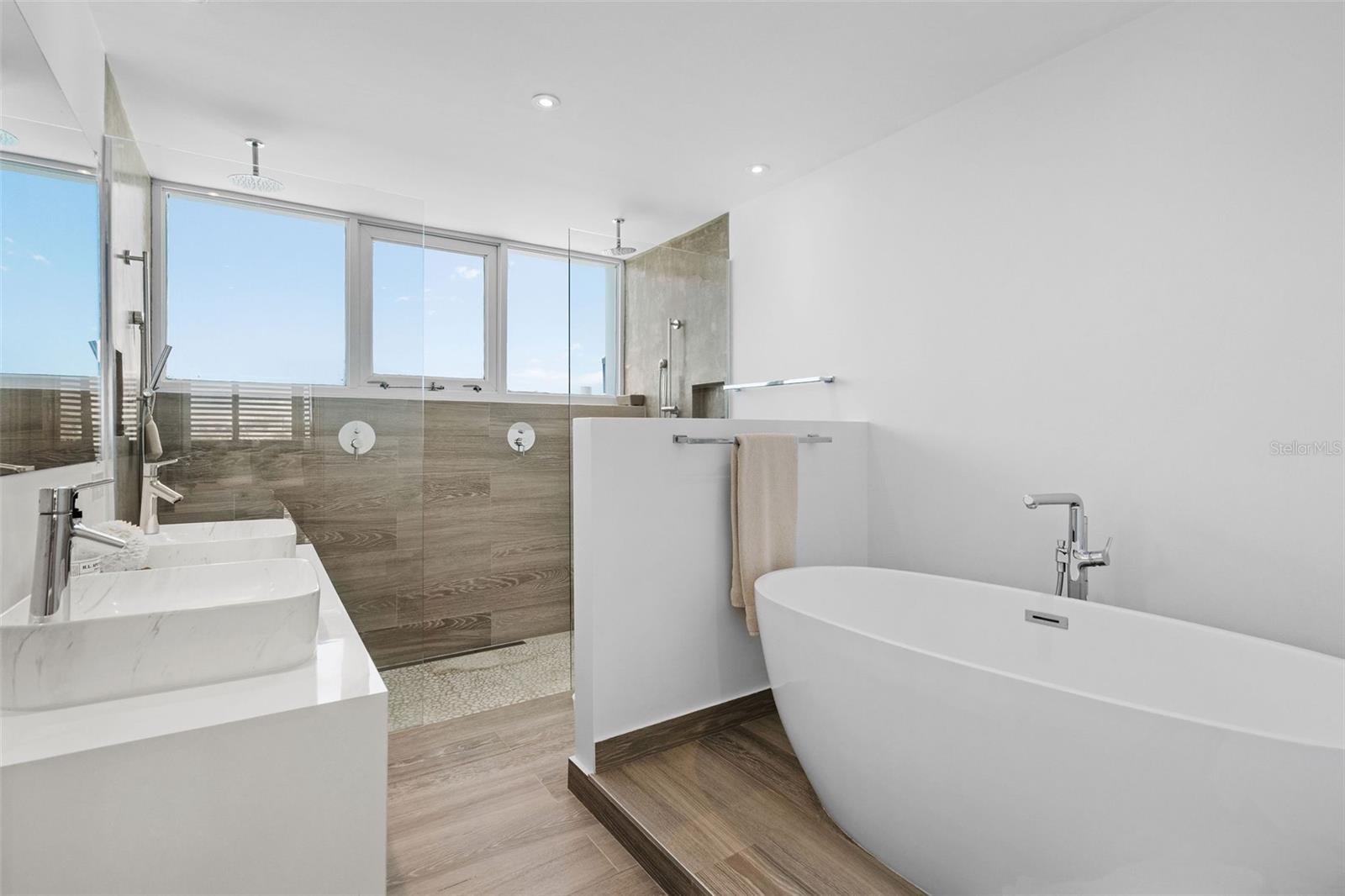 PR9105805 Property Photo