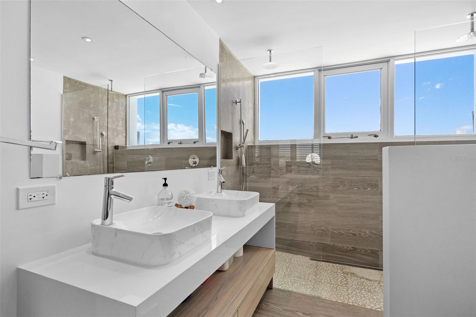 PR9105805 Property Photo