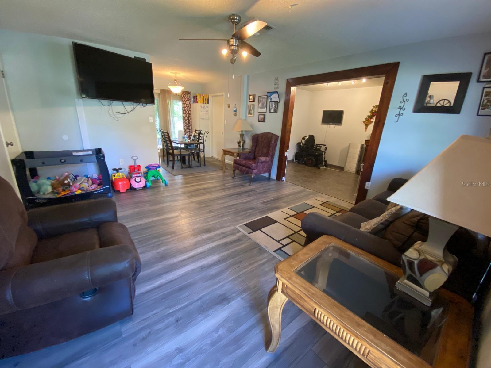 881 CEDAR CIR, TAVARES, FL, 32778