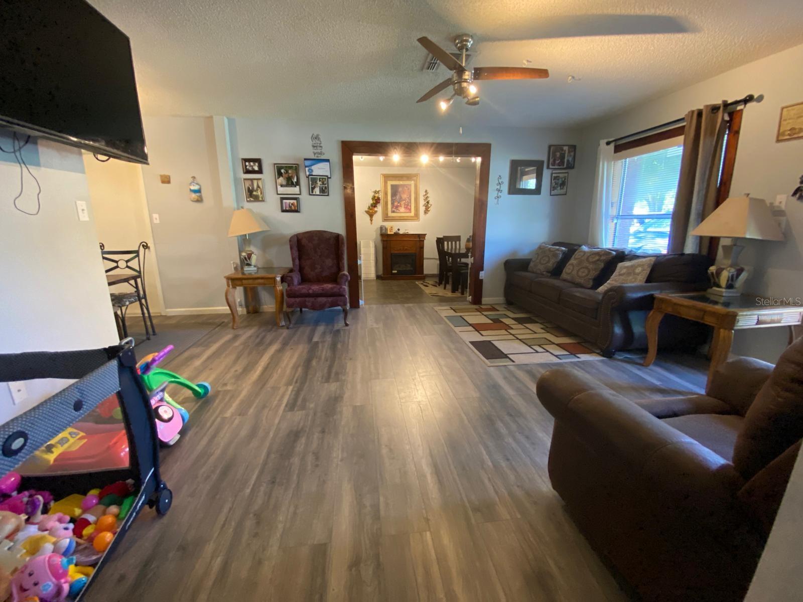 881 CEDAR CIR, TAVARES, FL, 32778
