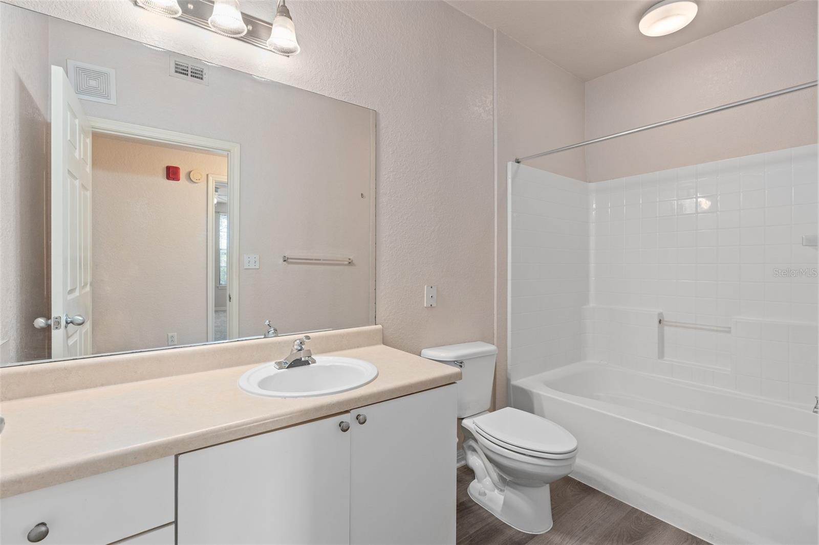 911 N ORANGE AVE #408, ORLANDO, FL, 32801
