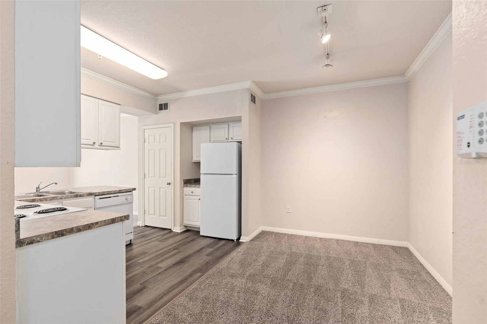 911 N ORANGE AVE #408, ORLANDO, FL, 32801