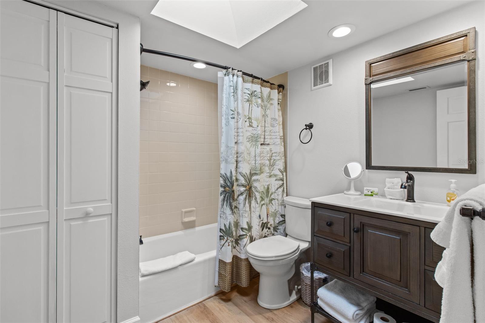 200 120TH AVE W #8A, TREASURE ISLAND, FL, 33706