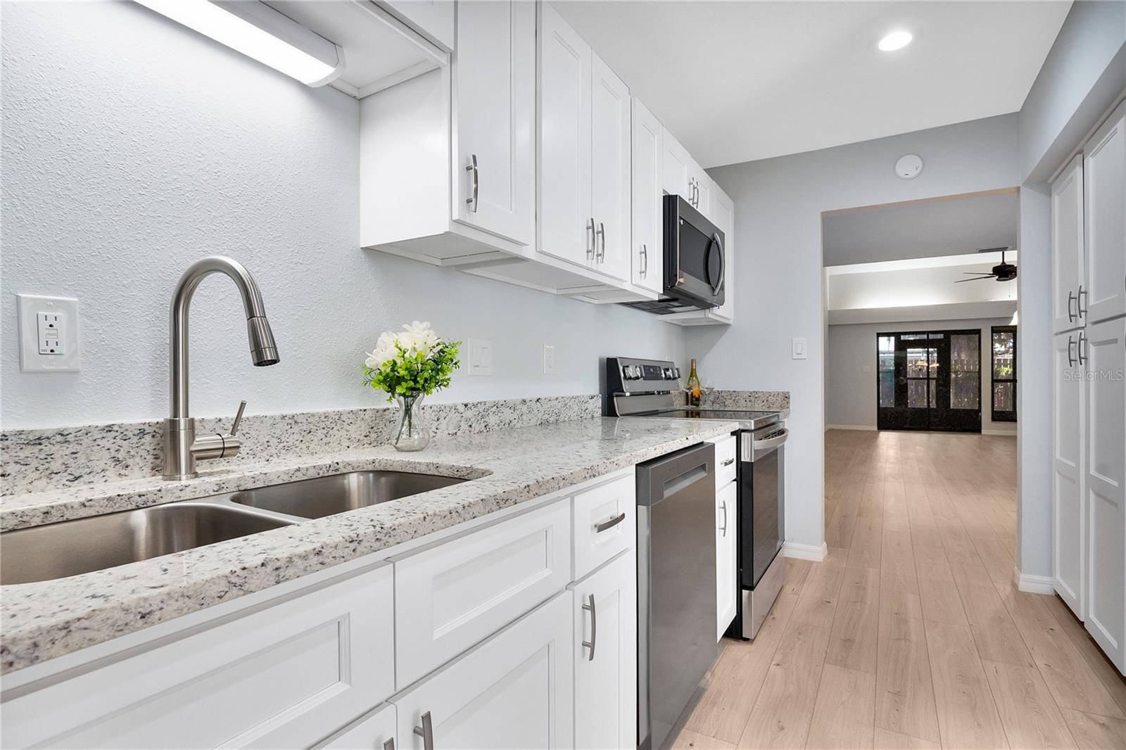 2205 CYPRESS COVE DR, TAVARES, FL, 32778