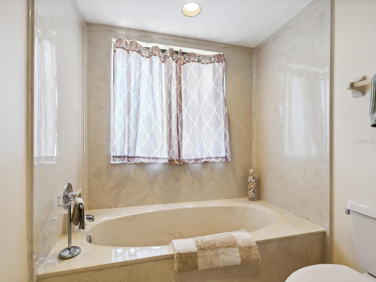 5228 LANDINGS BLVD #202, SARASOTA, FL, 34231