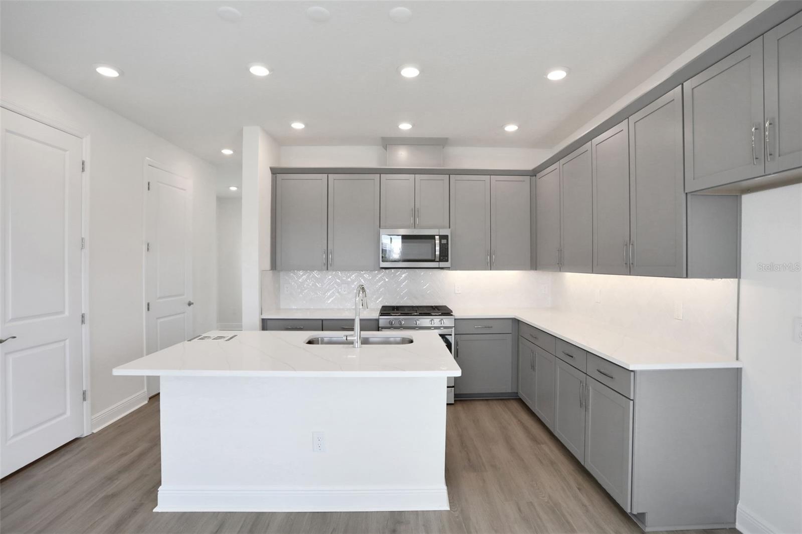 9043 DUANY LN, SARASOTA, FL, 34240