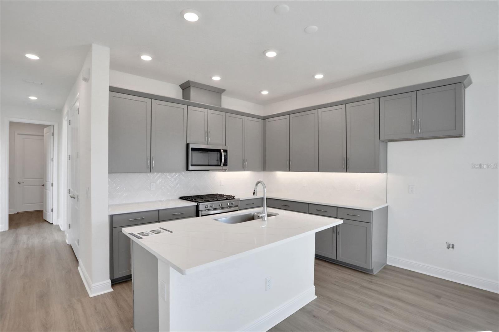 9043 DUANY LN, SARASOTA, FL, 34240