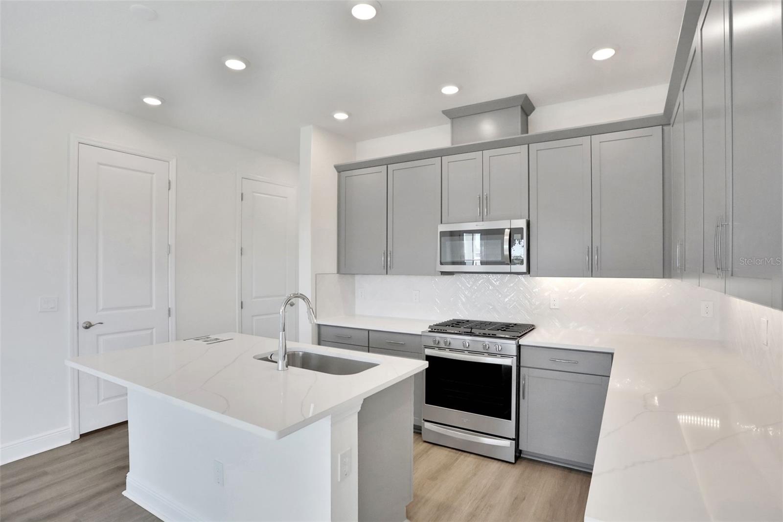 9043 DUANY LN, SARASOTA, FL, 34240