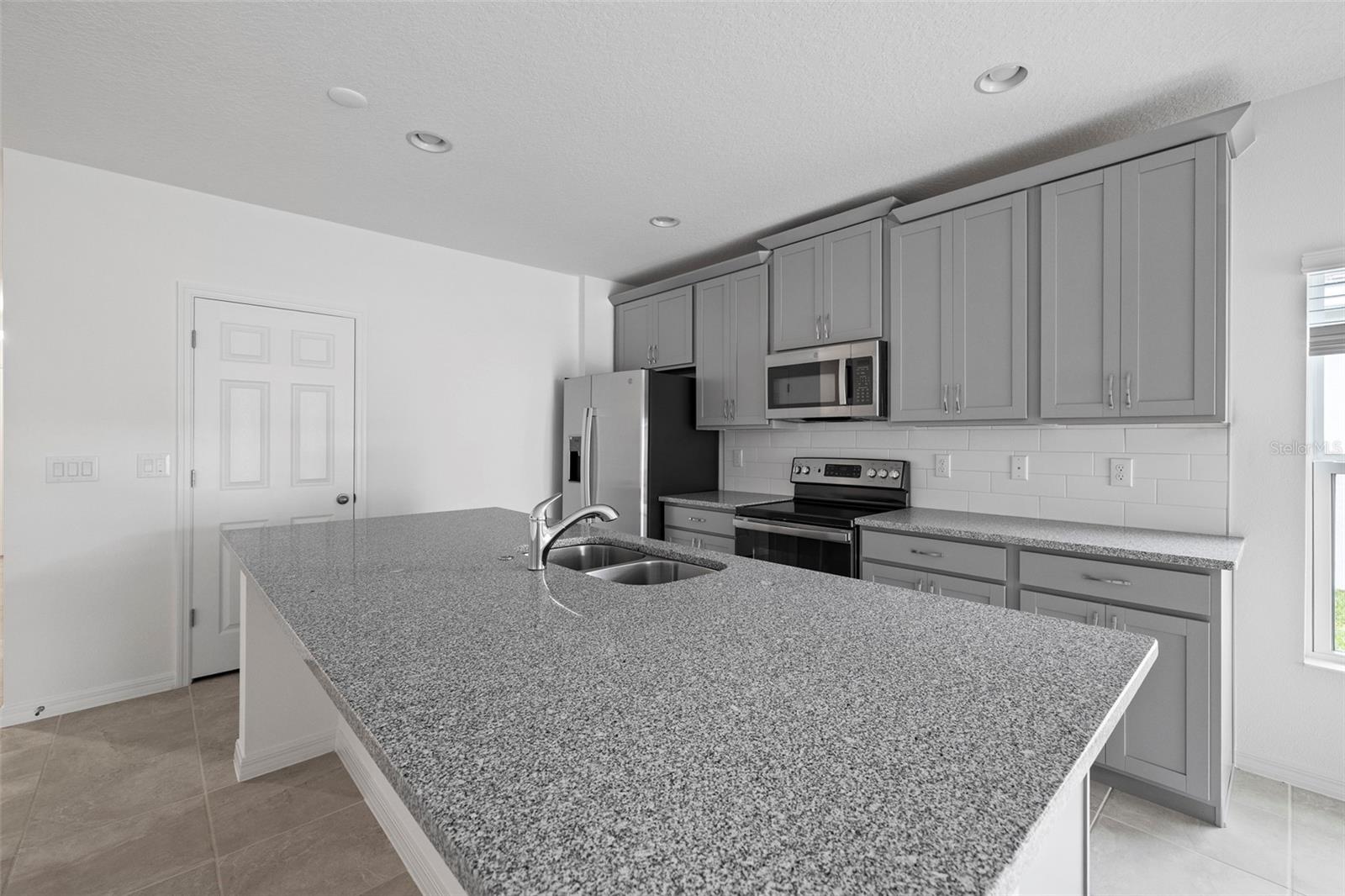 4054 SERENE WATER AVE, EUSTIS, FL, 32736