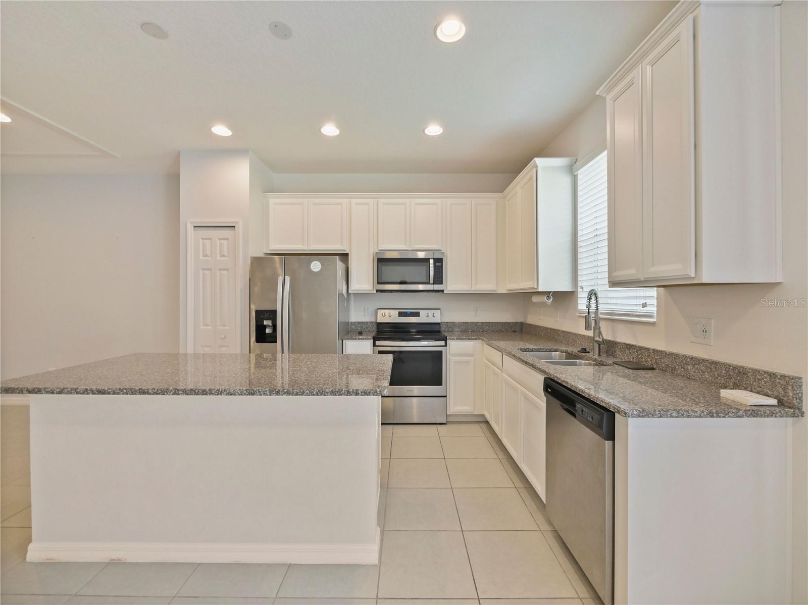 1262 E 10TH ST, APOPKA, FL, 32703