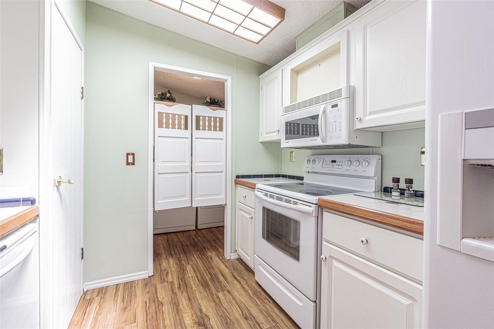 37607 NEUKOM AVE, ZEPHYRHILLS, FL, 33541