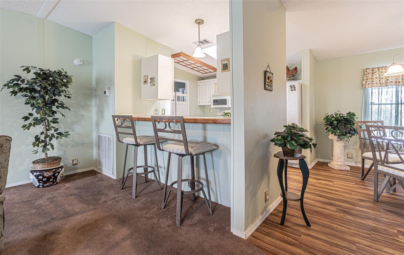 37607 NEUKOM AVE, ZEPHYRHILLS, FL, 33541