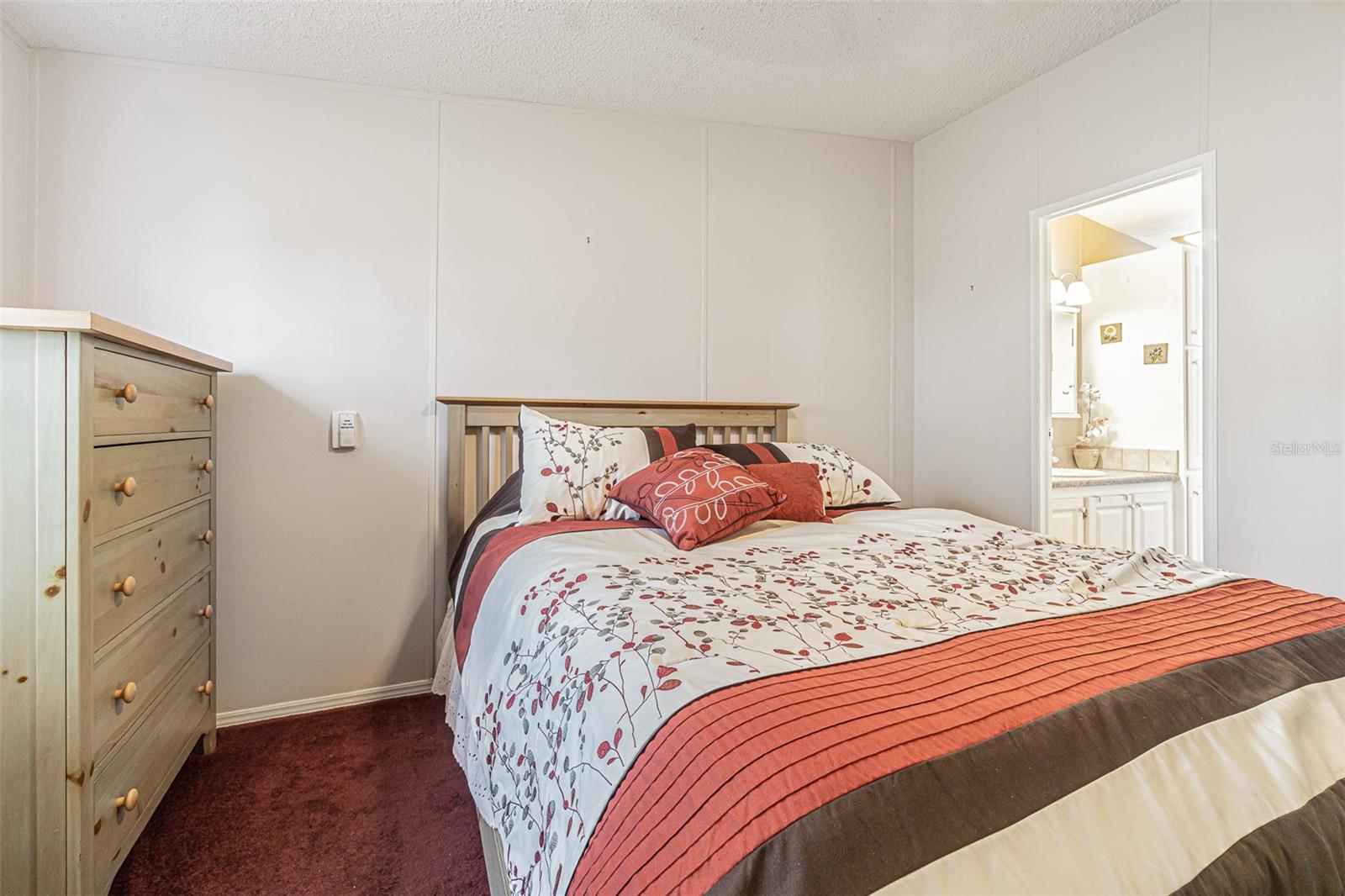 37607 NEUKOM AVE, ZEPHYRHILLS, FL, 33541