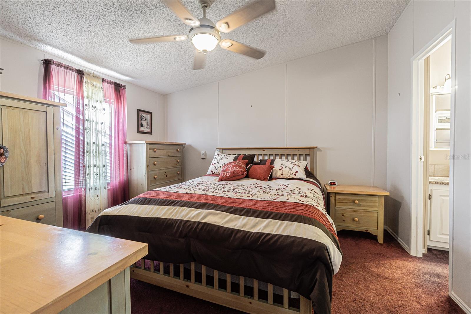 37607 NEUKOM AVE, ZEPHYRHILLS, FL, 33541