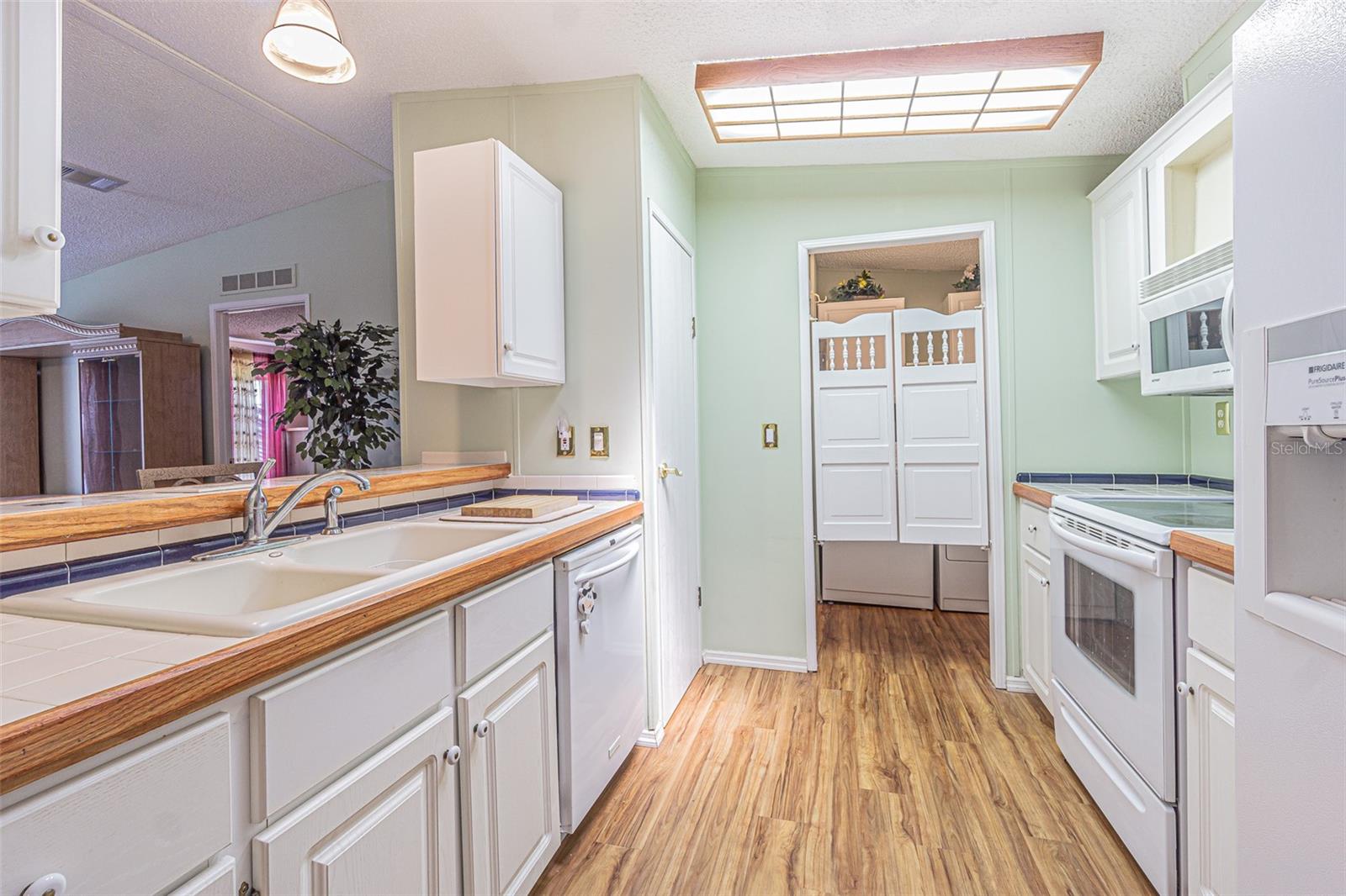 37607 NEUKOM AVE, ZEPHYRHILLS, FL, 33541