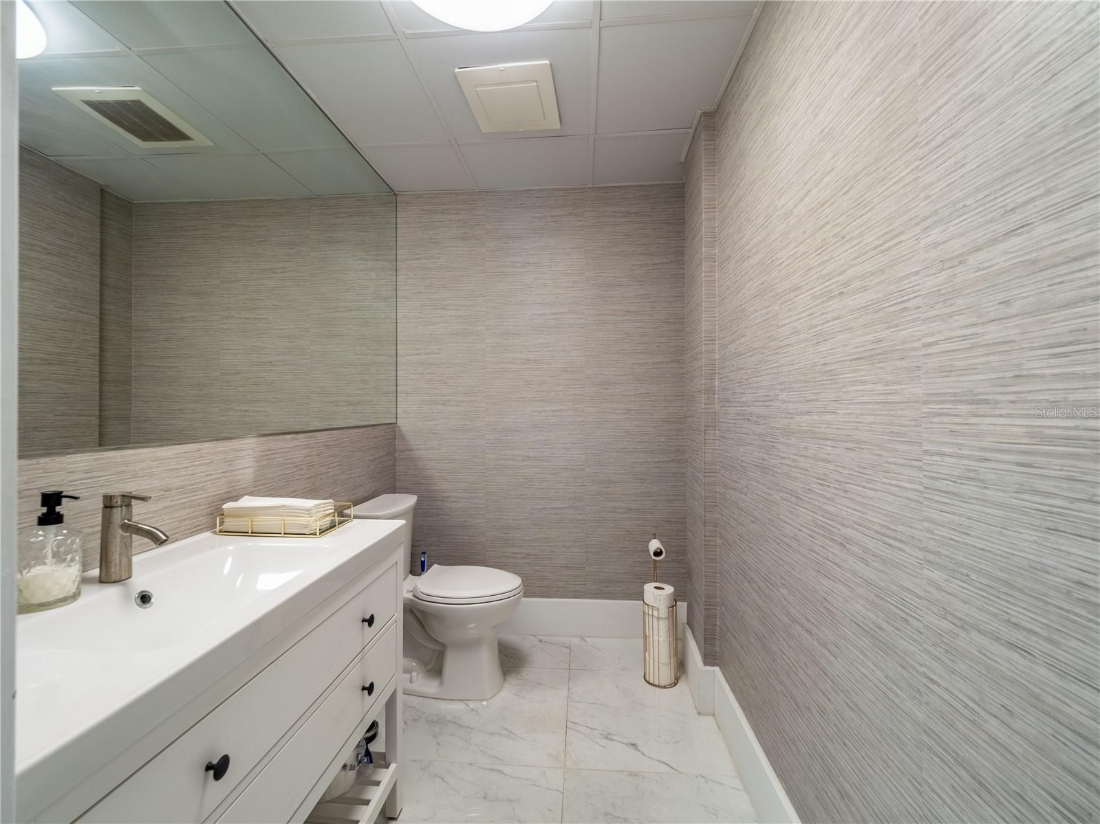 7575 KINGSPOINTE PKWY #1, ORLANDO, FL, 32819