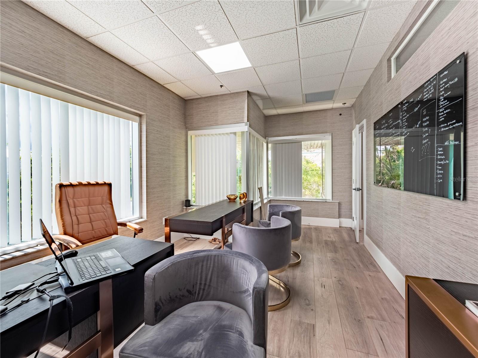 7575 KINGSPOINTE PKWY #1, ORLANDO, FL, 32819