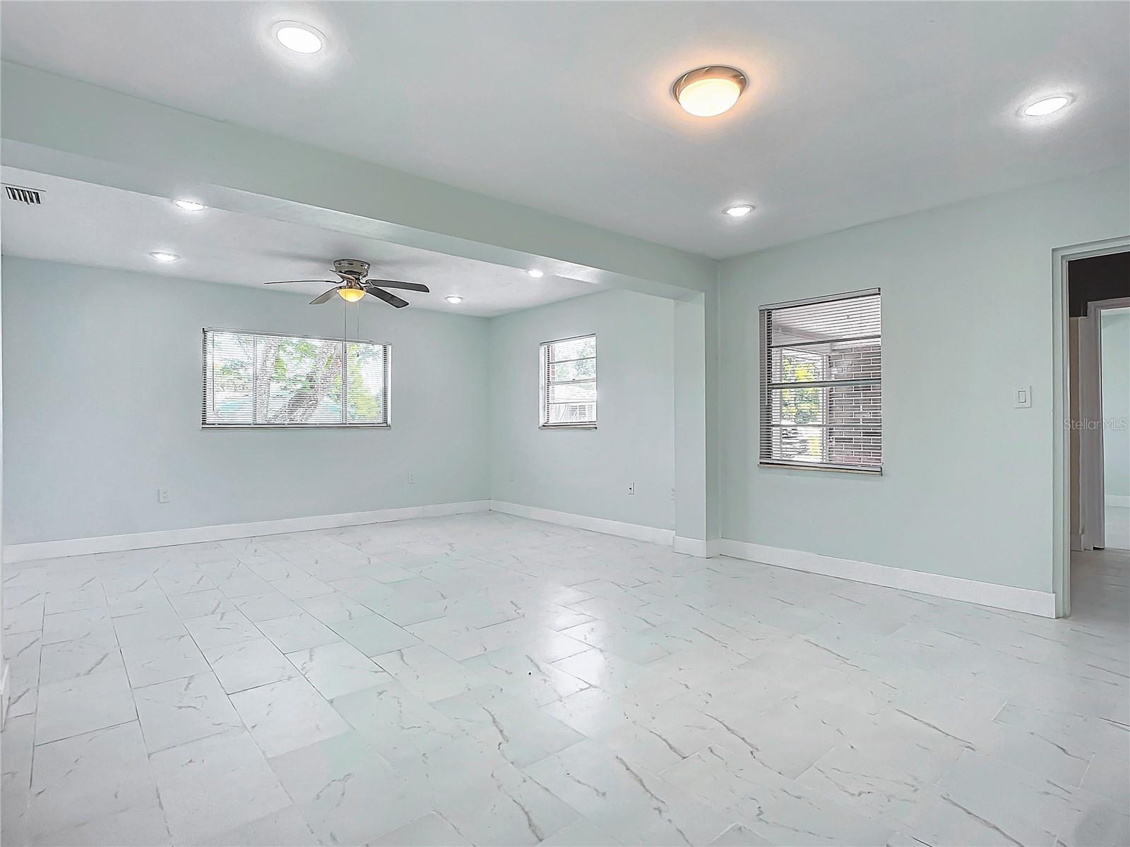 8 S SHELL RD, DEBARY, FL, 32713