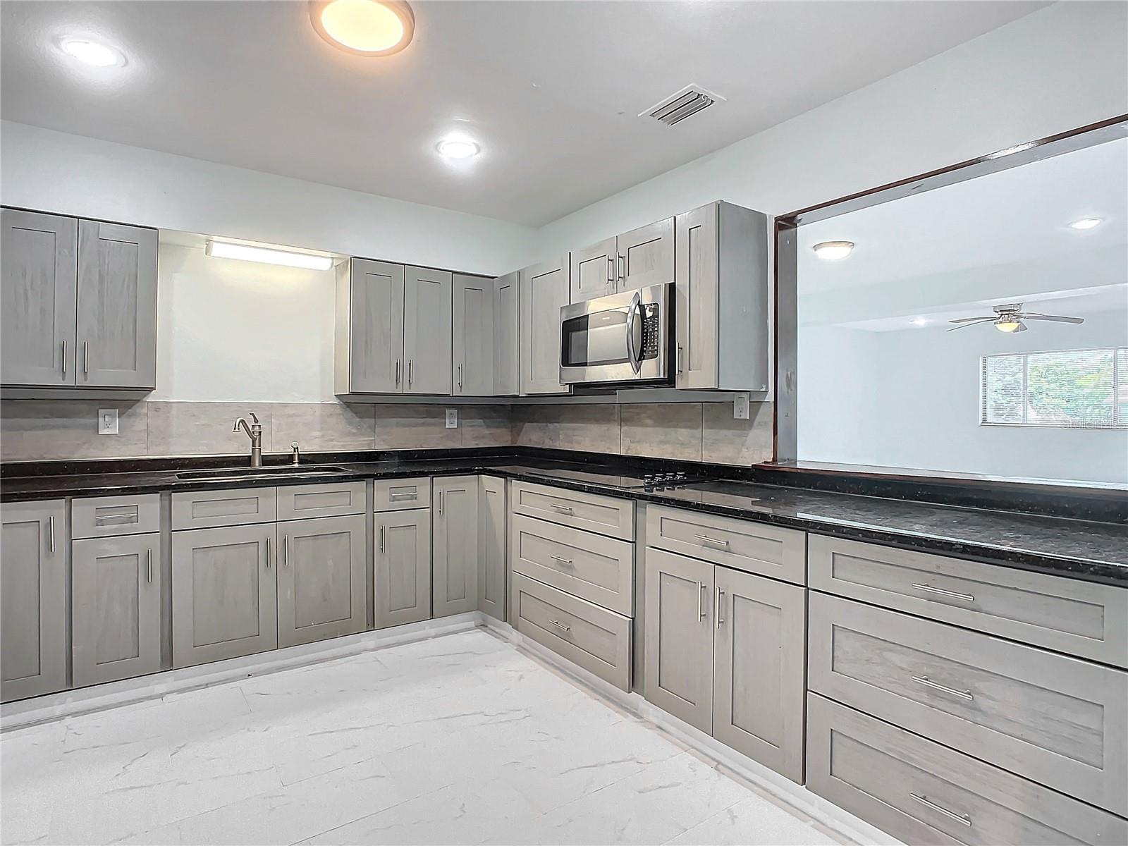 8 S SHELL RD, DEBARY, FL, 32713