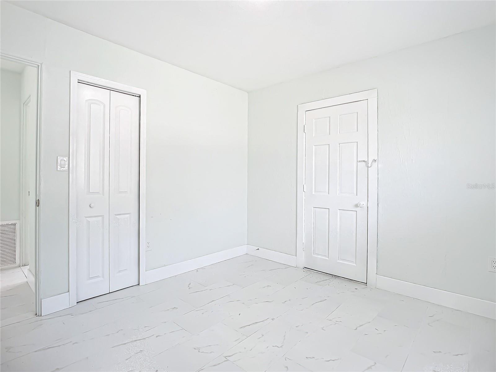 8 S SHELL RD, DEBARY, FL, 32713