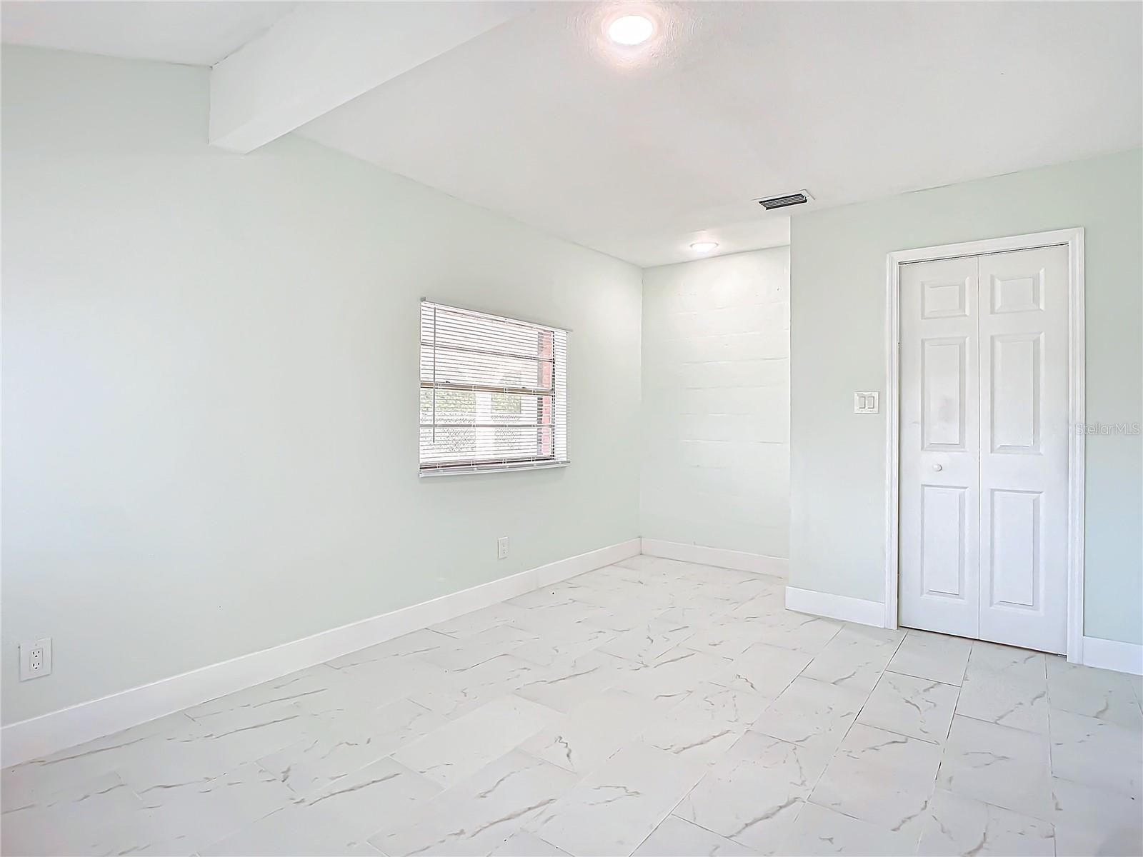 8 S SHELL RD, DEBARY, FL, 32713