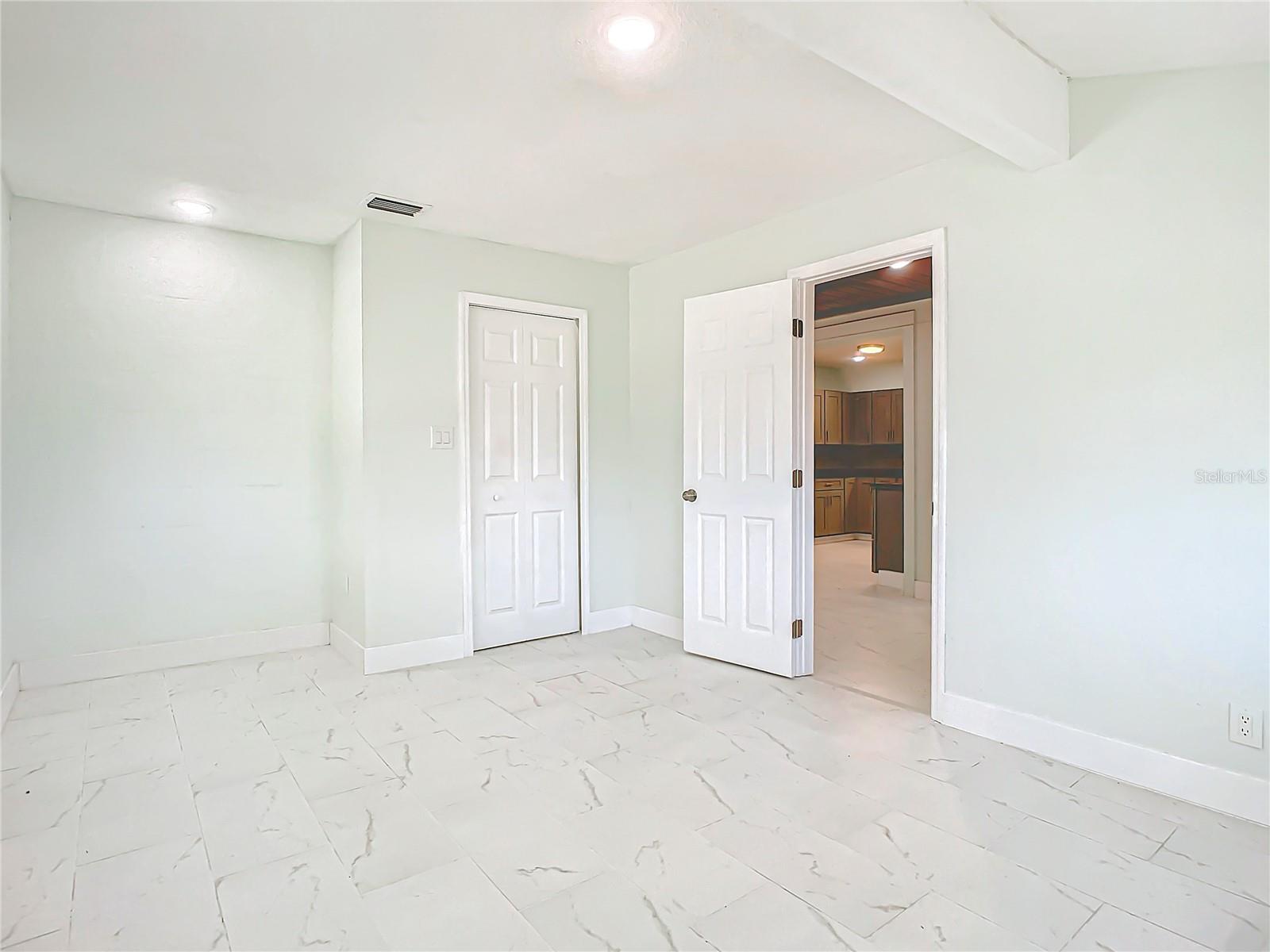 8 S SHELL RD, DEBARY, FL, 32713