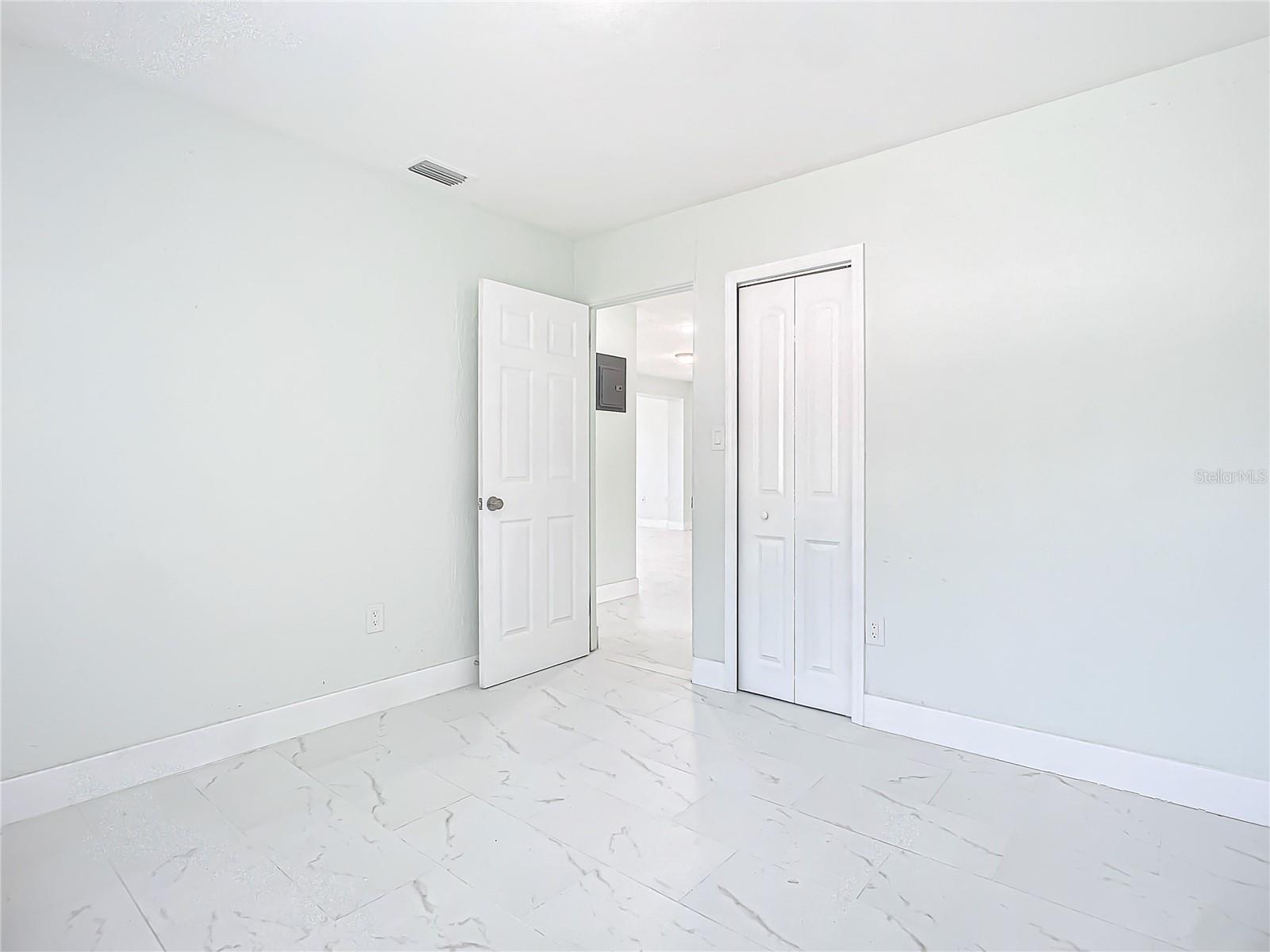 8 S SHELL RD, DEBARY, FL, 32713