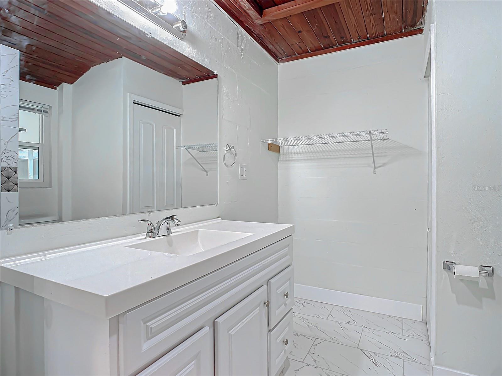 8 S SHELL RD, DEBARY, FL, 32713