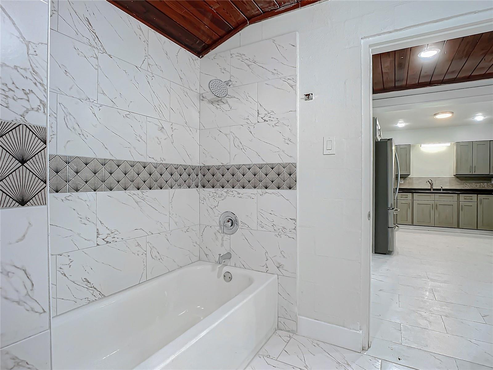 8 S SHELL RD, DEBARY, FL, 32713