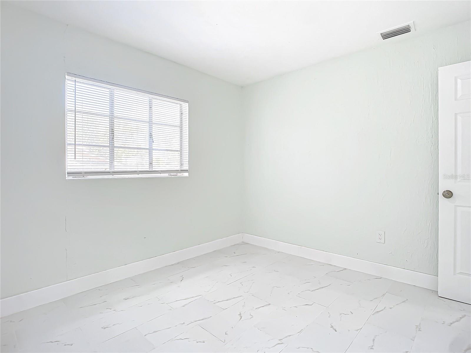 8 S SHELL RD, DEBARY, FL, 32713