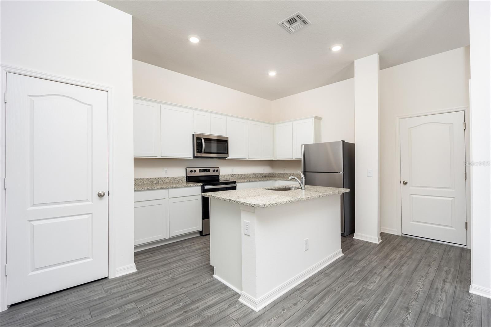 860 POPPY LN, DUNDEE, FL, 33838