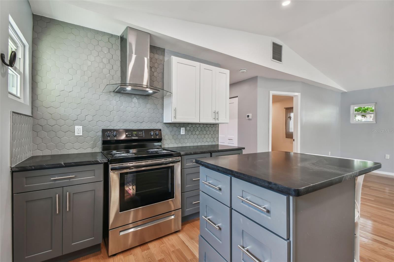 2102 6TH ST, SARASOTA, FL, 34237