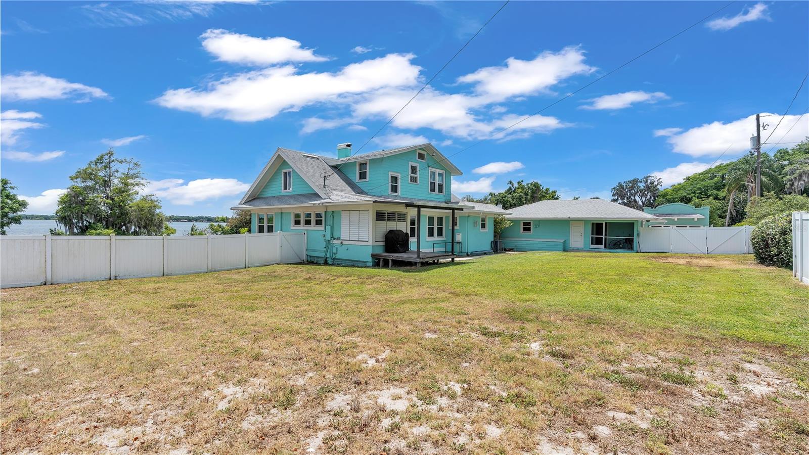 1561 N LAKE HOWARD DR, WINTER HAVEN, FL, 33881