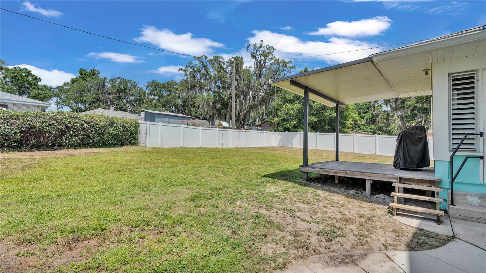 1561 N LAKE HOWARD DR, WINTER HAVEN, FL, 33881