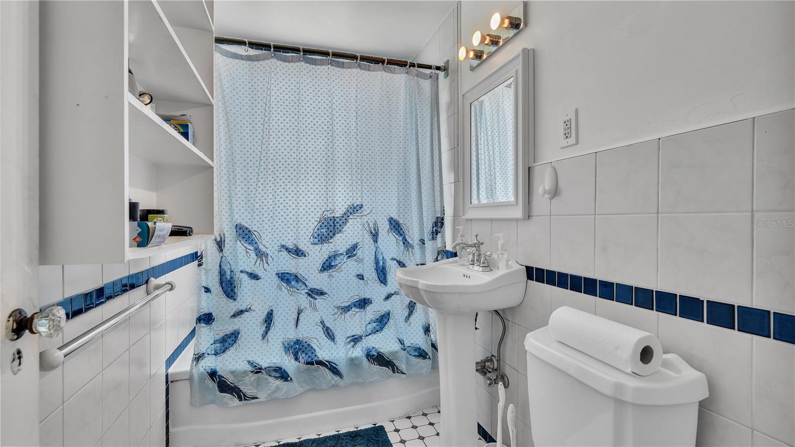 1561 N LAKE HOWARD DR, WINTER HAVEN, FL, 33881