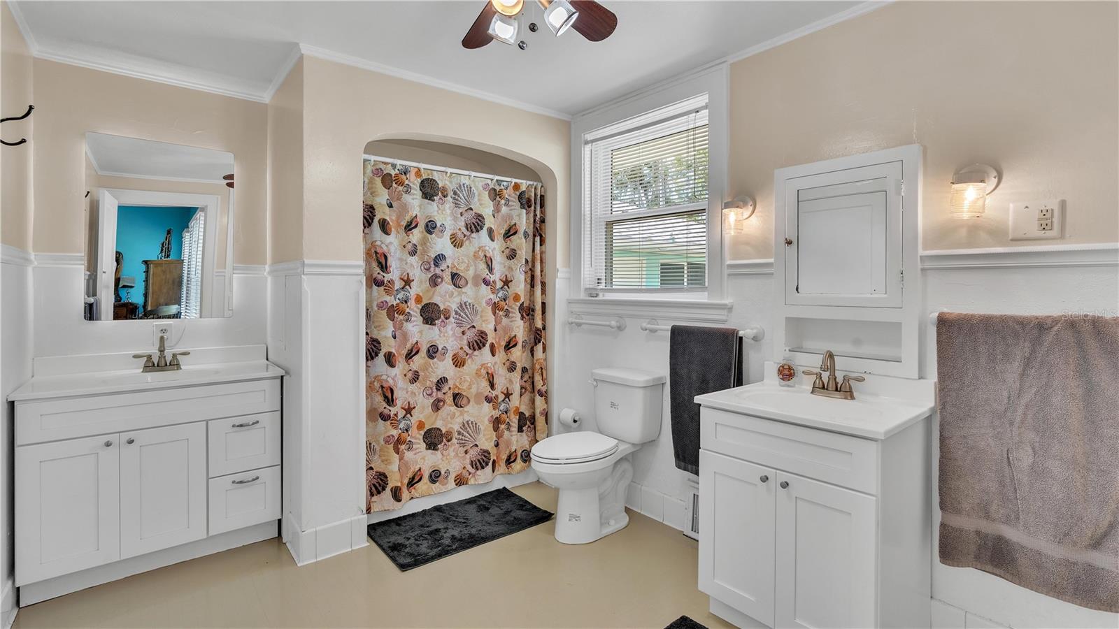 1561 N LAKE HOWARD DR, WINTER HAVEN, FL, 33881