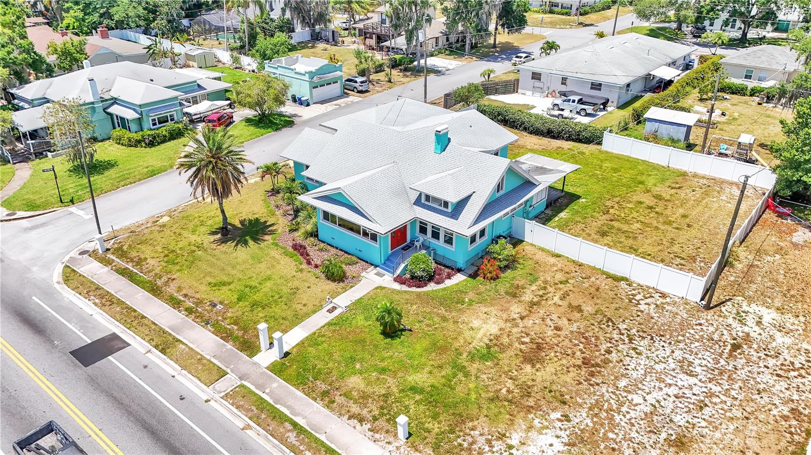 1561 N LAKE HOWARD DR, WINTER HAVEN, FL, 33881