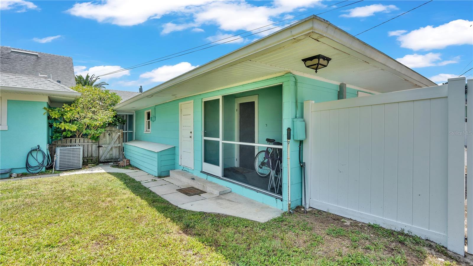 1561 N LAKE HOWARD DR, WINTER HAVEN, FL, 33881
