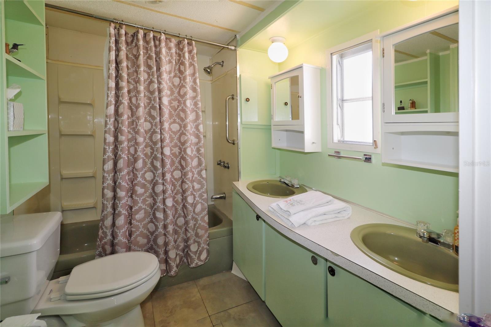 116 W SAINT JOHNS WAY, APOLLO BEACH, FL, 33572