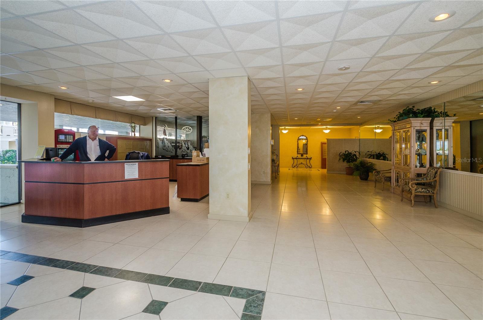 Lobby with 24/7 Attendant & Package Station