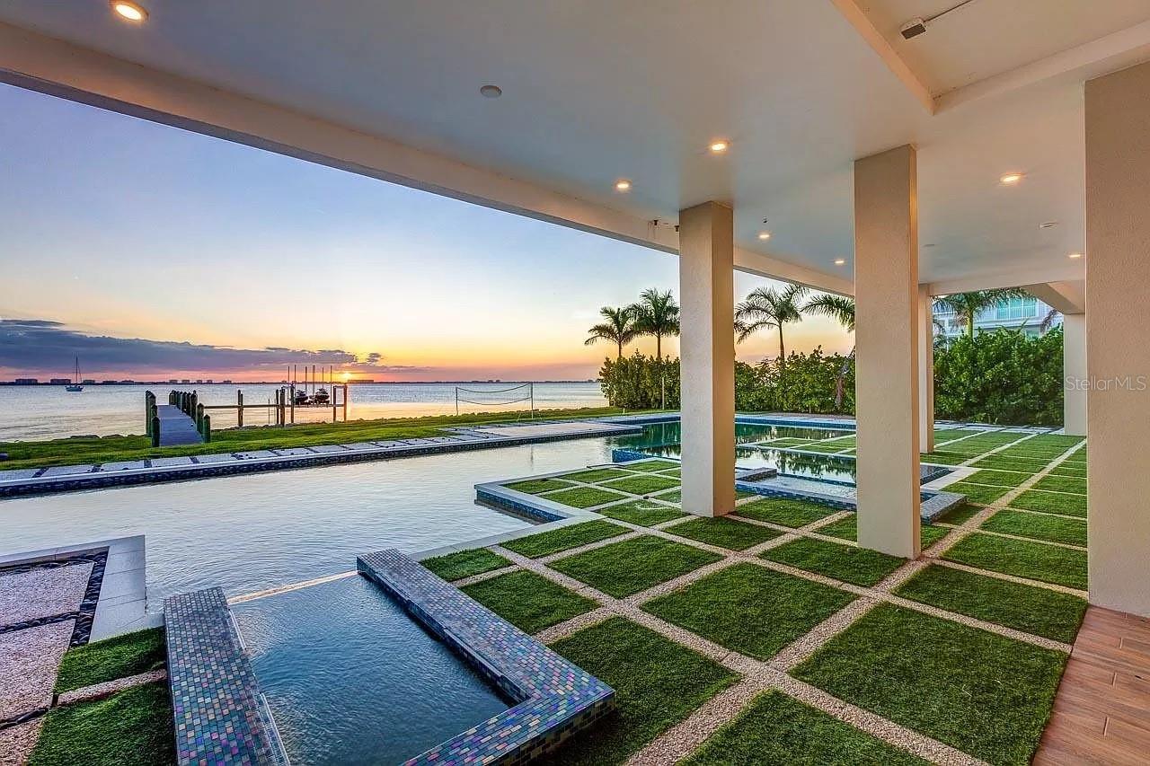 1000 TOCOBAGA LN, SARASOTA, FL, 34236