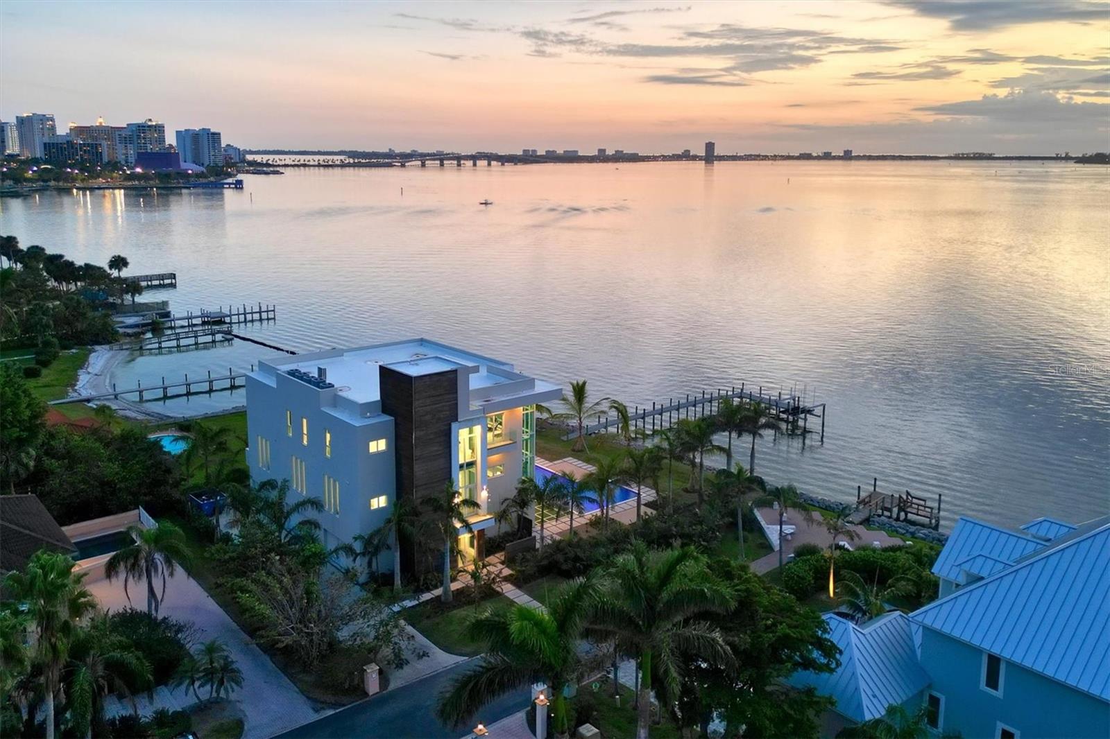 1000 TOCOBAGA LN, SARASOTA, FL, 34236