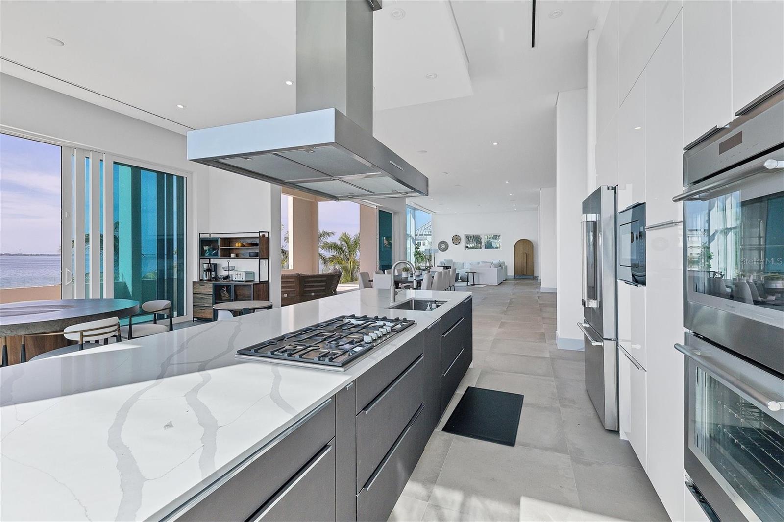 1000 TOCOBAGA LN, SARASOTA, FL, 34236