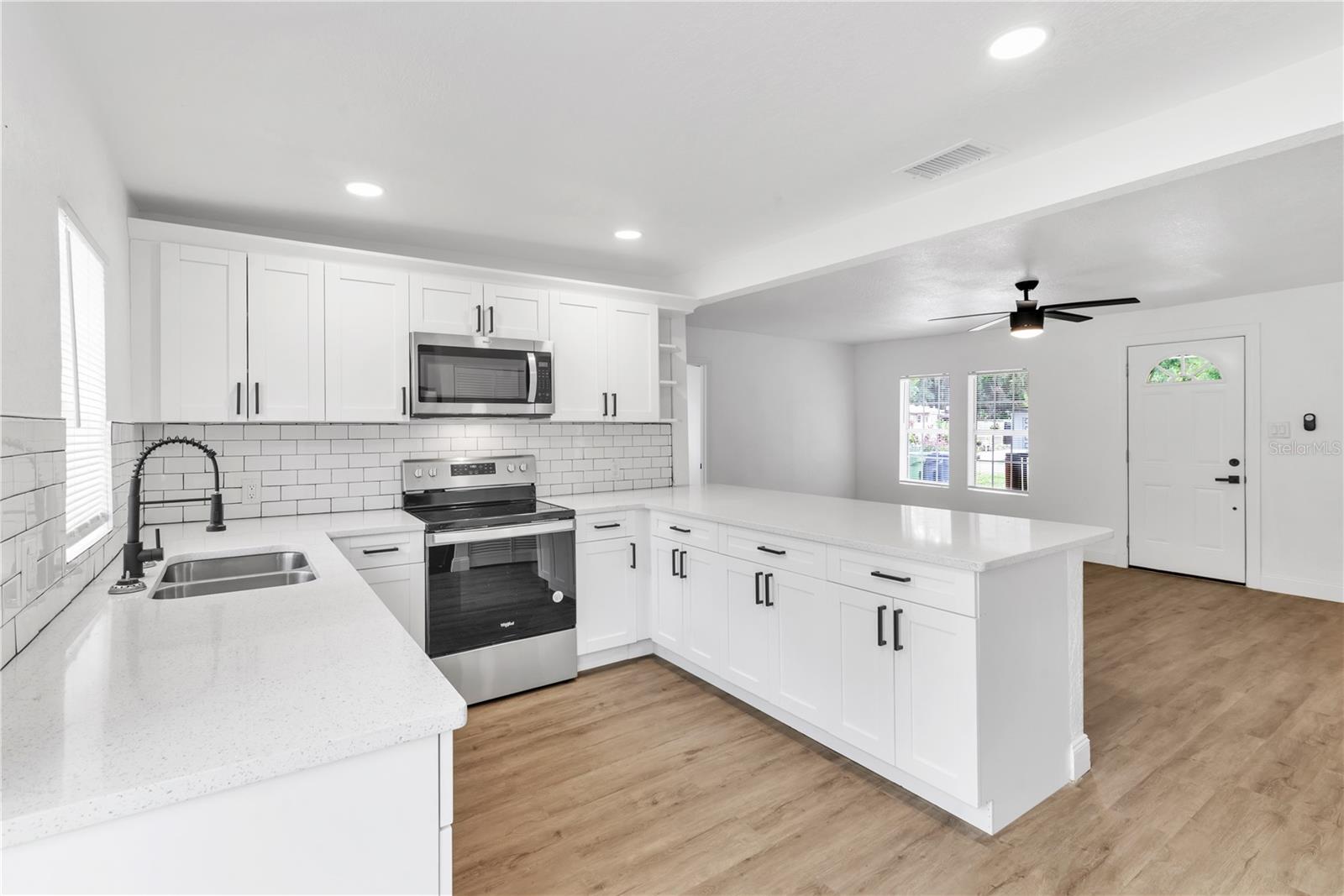 8130 N PACKWOOD AVE, TAMPA, FL, 33604