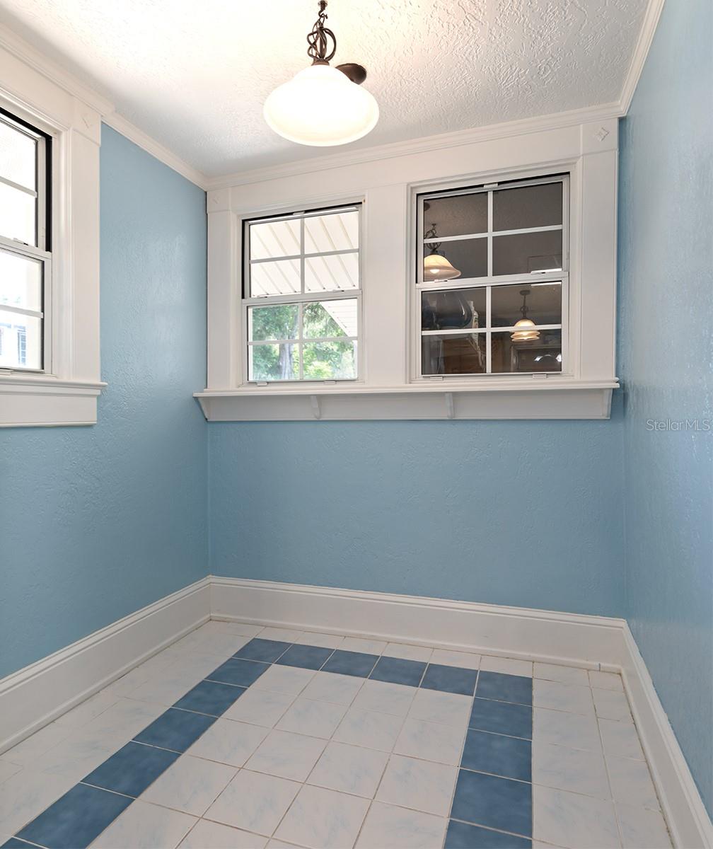 57 S TROWELL AVE, UMATILLA, FL, 32784