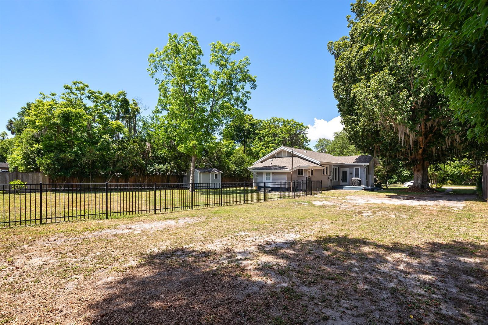 57 S TROWELL AVE, UMATILLA, FL, 32784